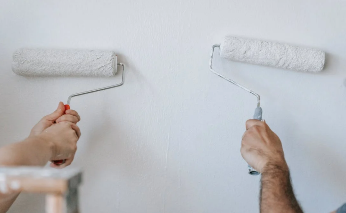 Panduan Memilih Cat Dinding Rumah yang Tahan Cuaca