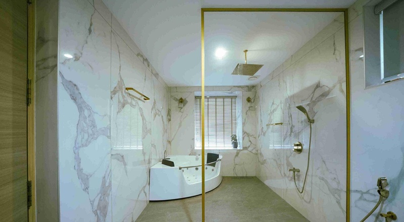 Desain Kamar Mandi Shower Minimalis yang Fungsional dan Aesthetic